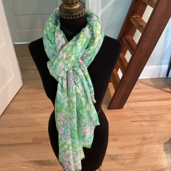 Lilly Pulitzer Wrap - Picture 2 of 4